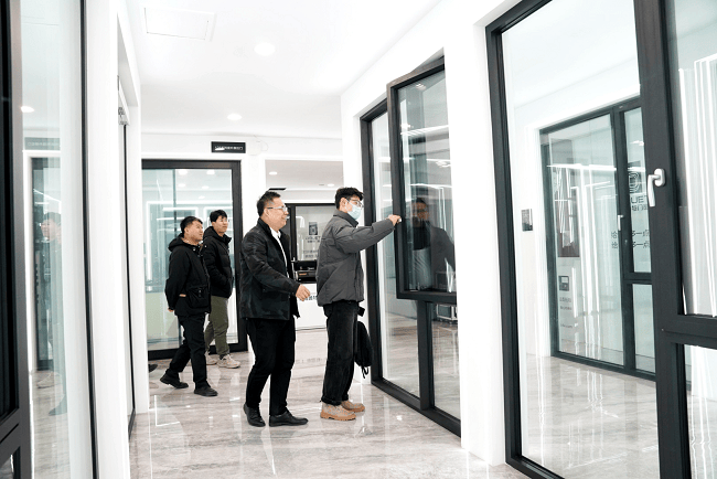 河北保利地产再度考察严一集团，共铸石家庄“天”字住宅门窗标杆